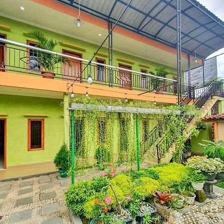 ホテル Reddoorz Syariah At Graha Adi Karya Kartasura Kartosuro エクステリア 写真