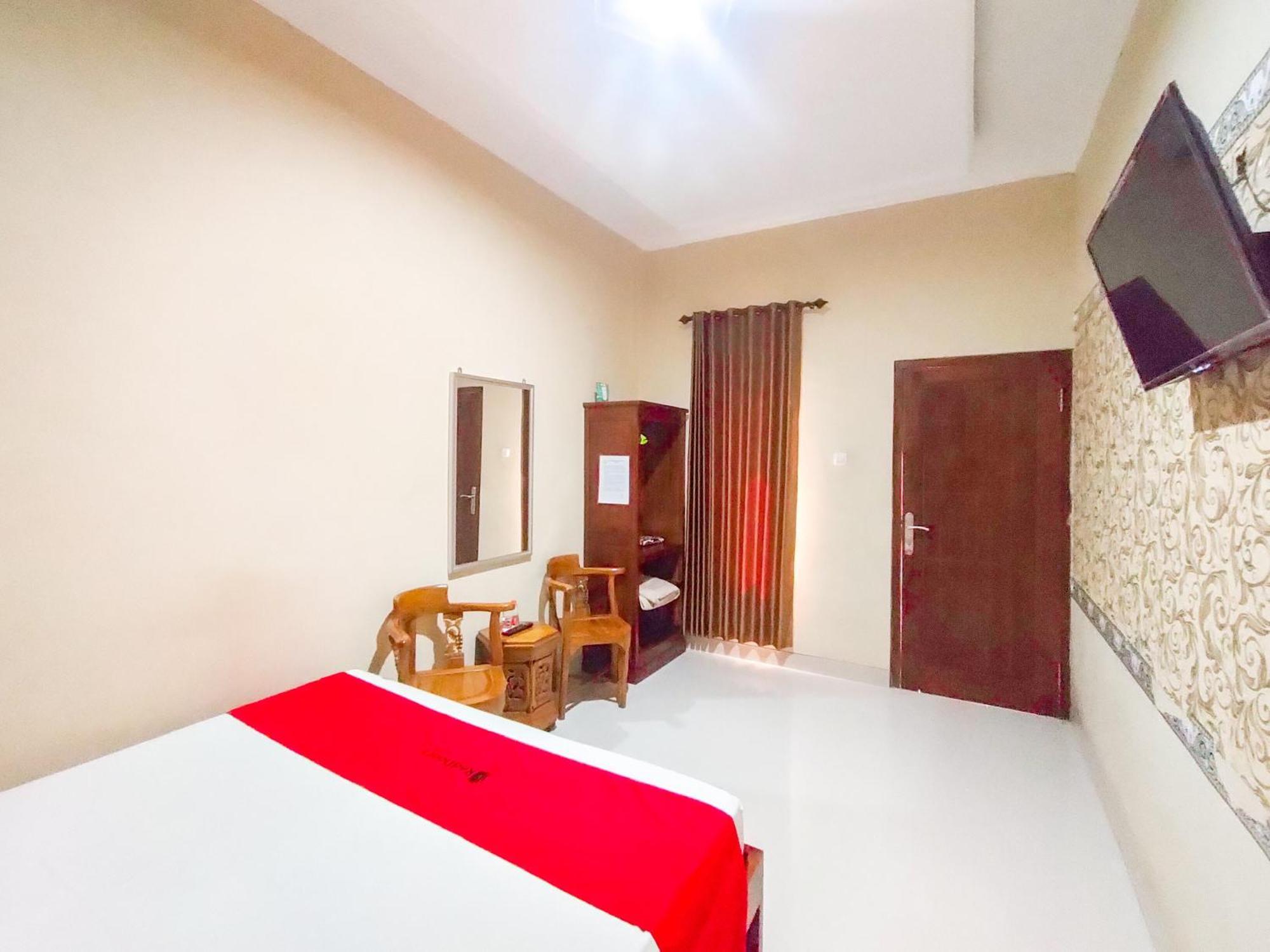ホテル Reddoorz Syariah At Graha Adi Karya Kartasura Kartosuro エクステリア 写真