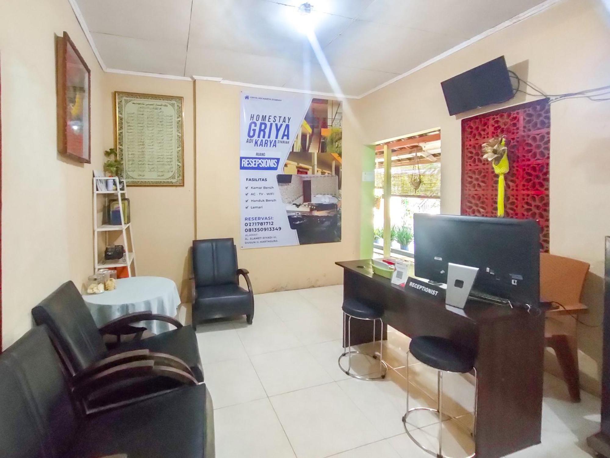ホテル Reddoorz Syariah At Graha Adi Karya Kartasura Kartosuro エクステリア 写真