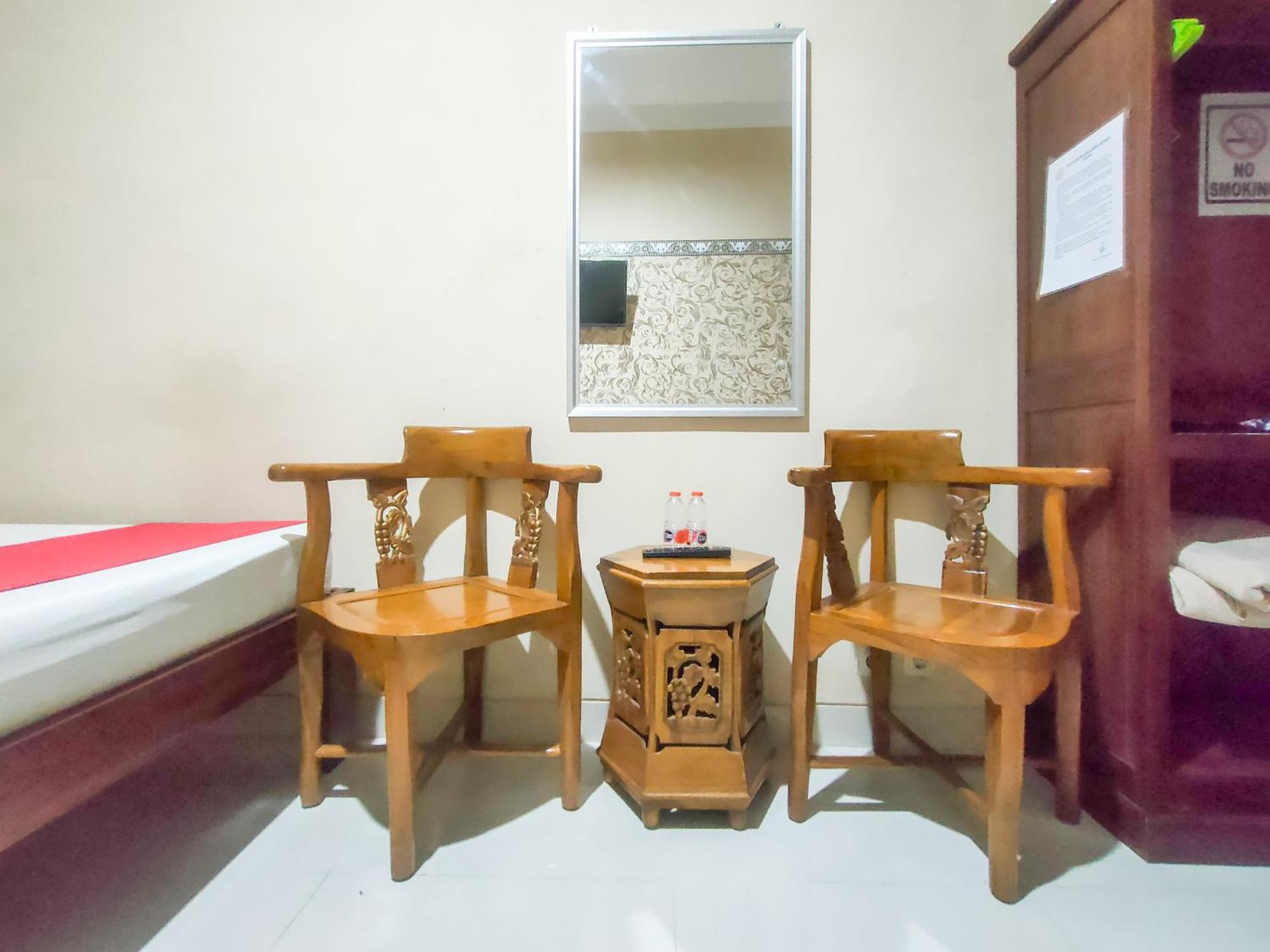 ホテル Reddoorz Syariah At Graha Adi Karya Kartasura Kartosuro エクステリア 写真