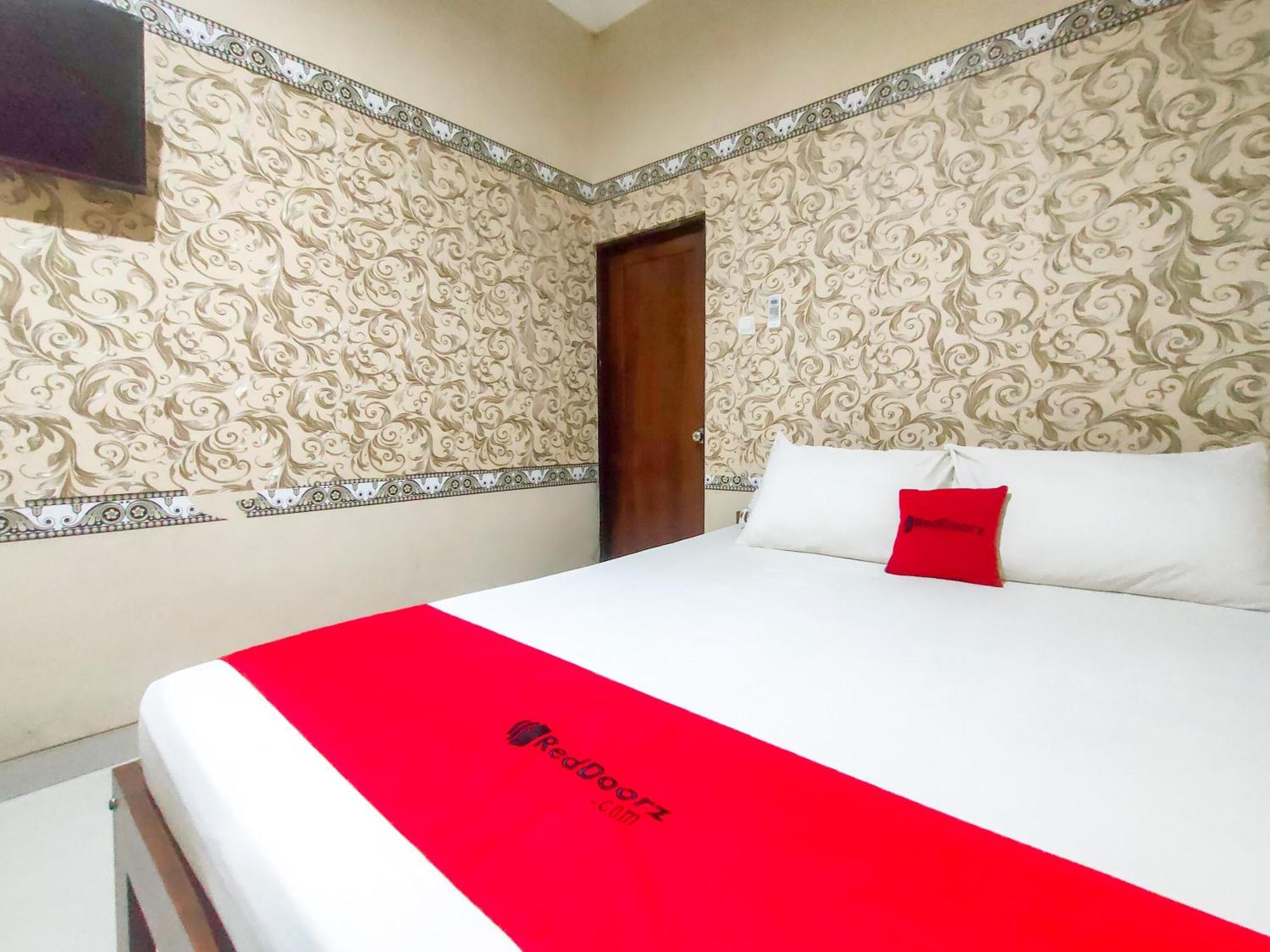 ホテル Reddoorz Syariah At Graha Adi Karya Kartasura Kartosuro エクステリア 写真