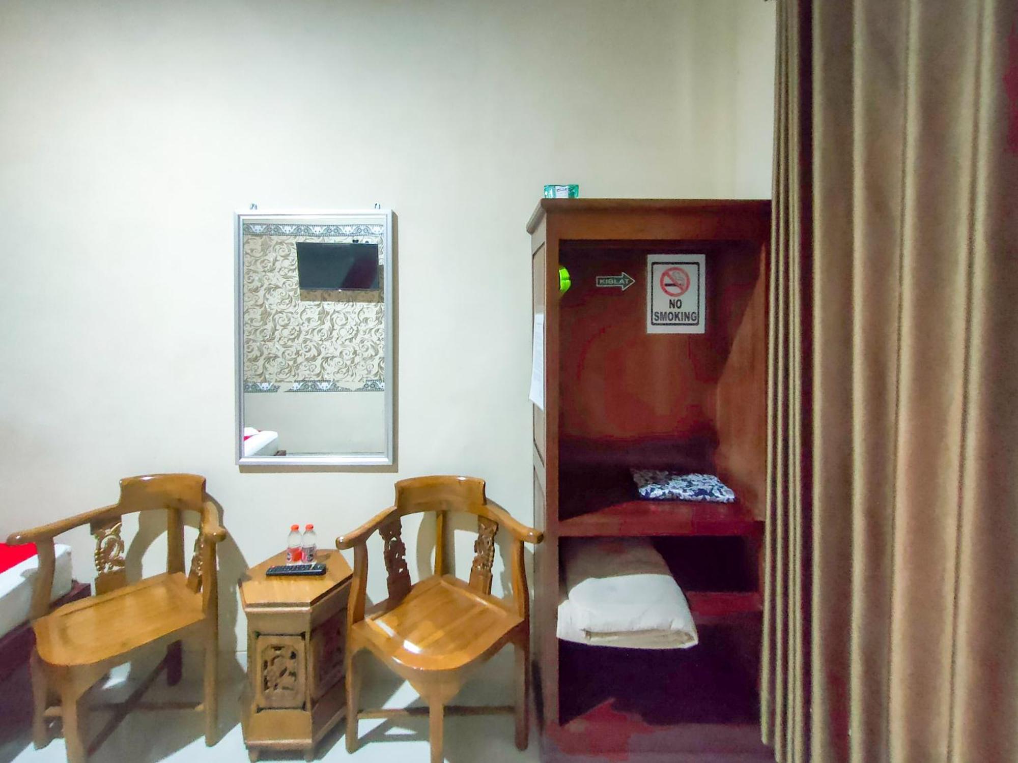 ホテル Reddoorz Syariah At Graha Adi Karya Kartasura Kartosuro エクステリア 写真