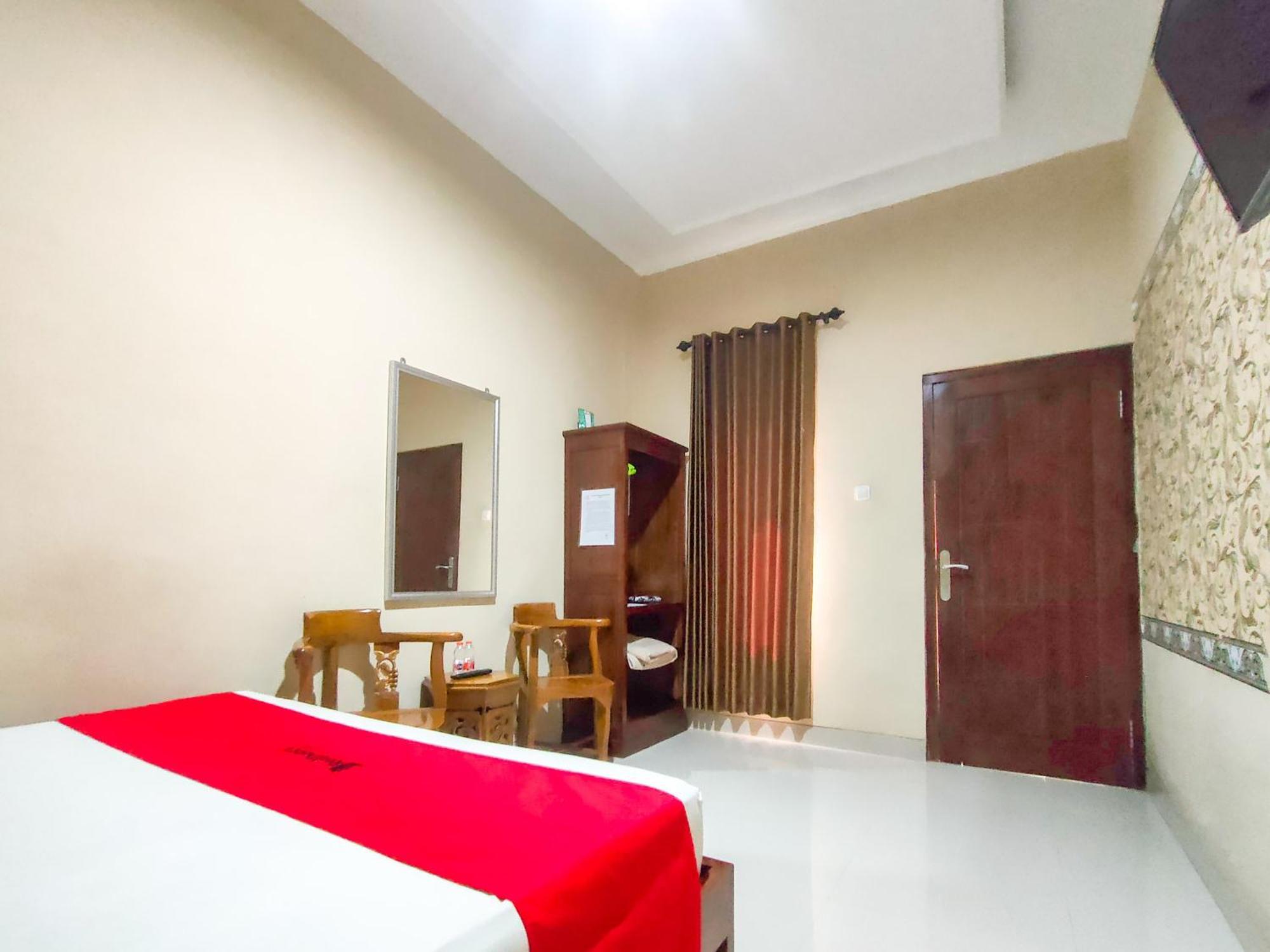 ホテル Reddoorz Syariah At Graha Adi Karya Kartasura Kartosuro エクステリア 写真